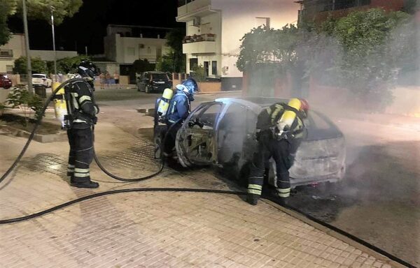 El fuego calcina otro coche en la Estación Linares Baeza El NUEVO