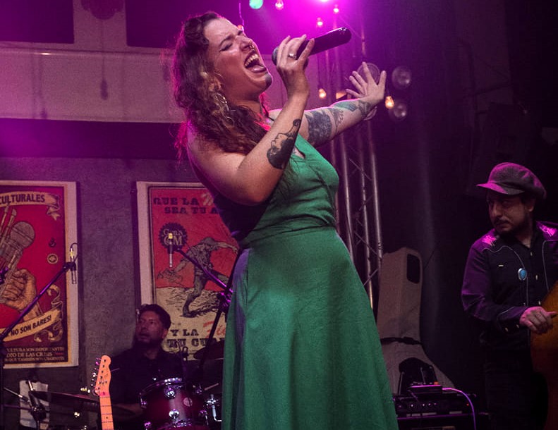 La cantante manchega, Anna Dukke, en una actuación. Foto: Jorge Luis Pérez Quiroga